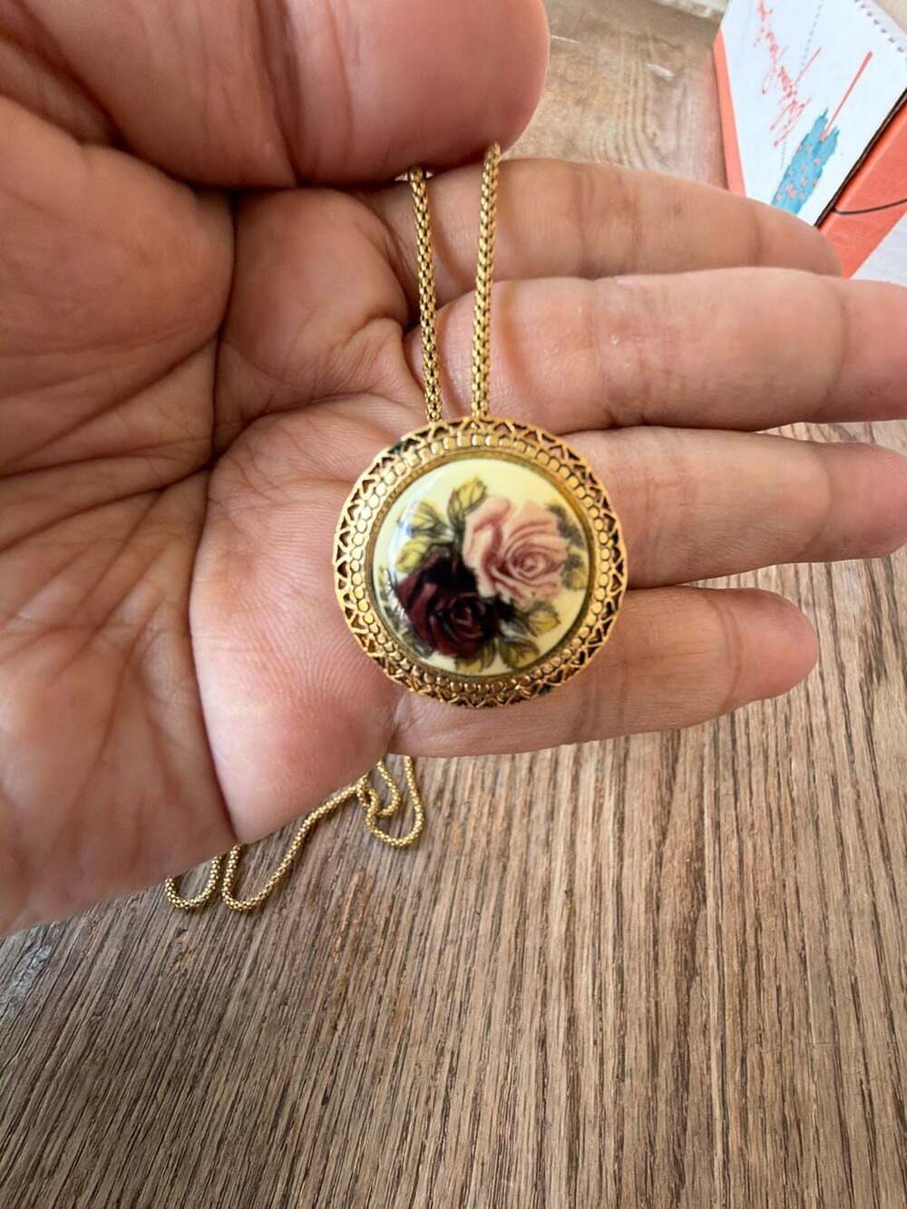 Vintage Italian 925 Sterling Silver Gold Plated Round Floral Roses Pendant Neckl